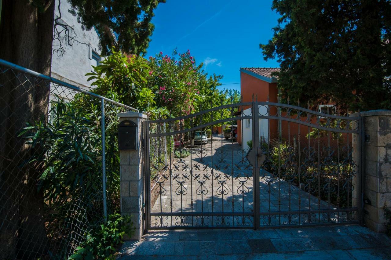 Apartmani Santa Barbara Требинє Екстер'єр фото