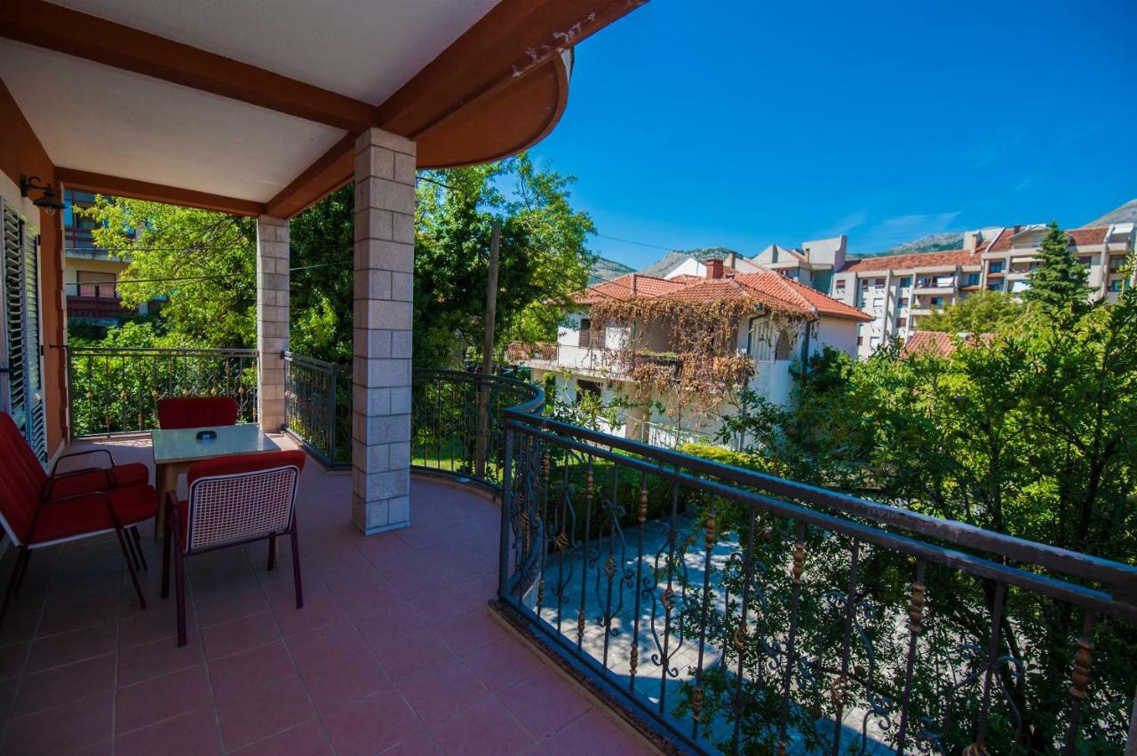 Apartmani Santa Barbara Требинє Екстер'єр фото