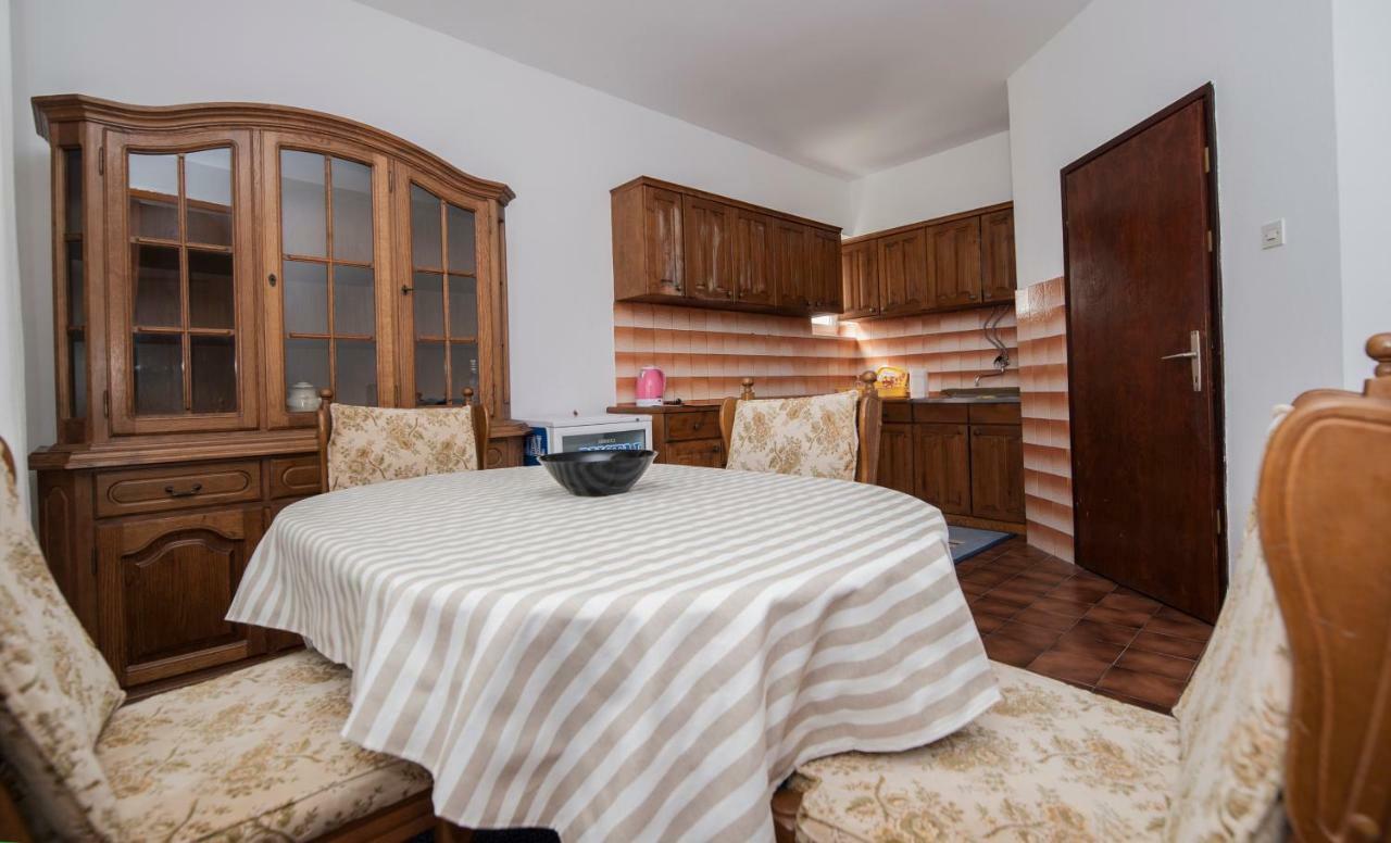 Apartmani Santa Barbara Требинє Екстер'єр фото