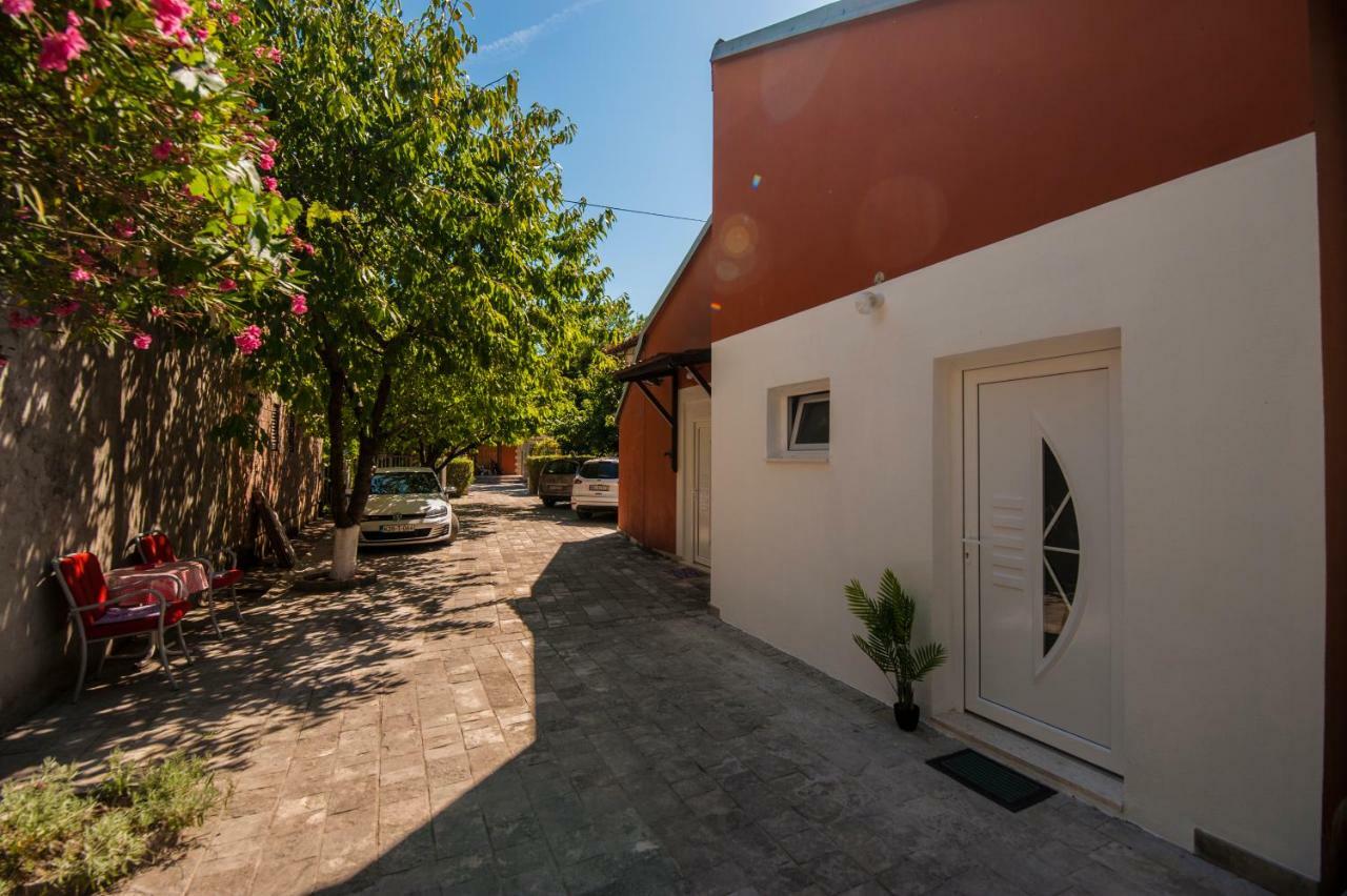 Apartmani Santa Barbara Требинє Екстер'єр фото