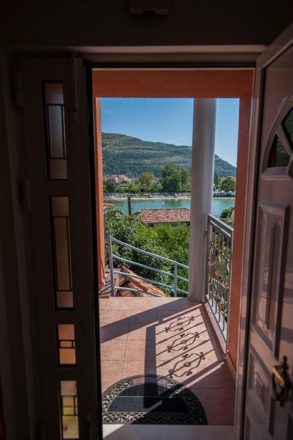 Apartmani Santa Barbara Требинє Екстер'єр фото